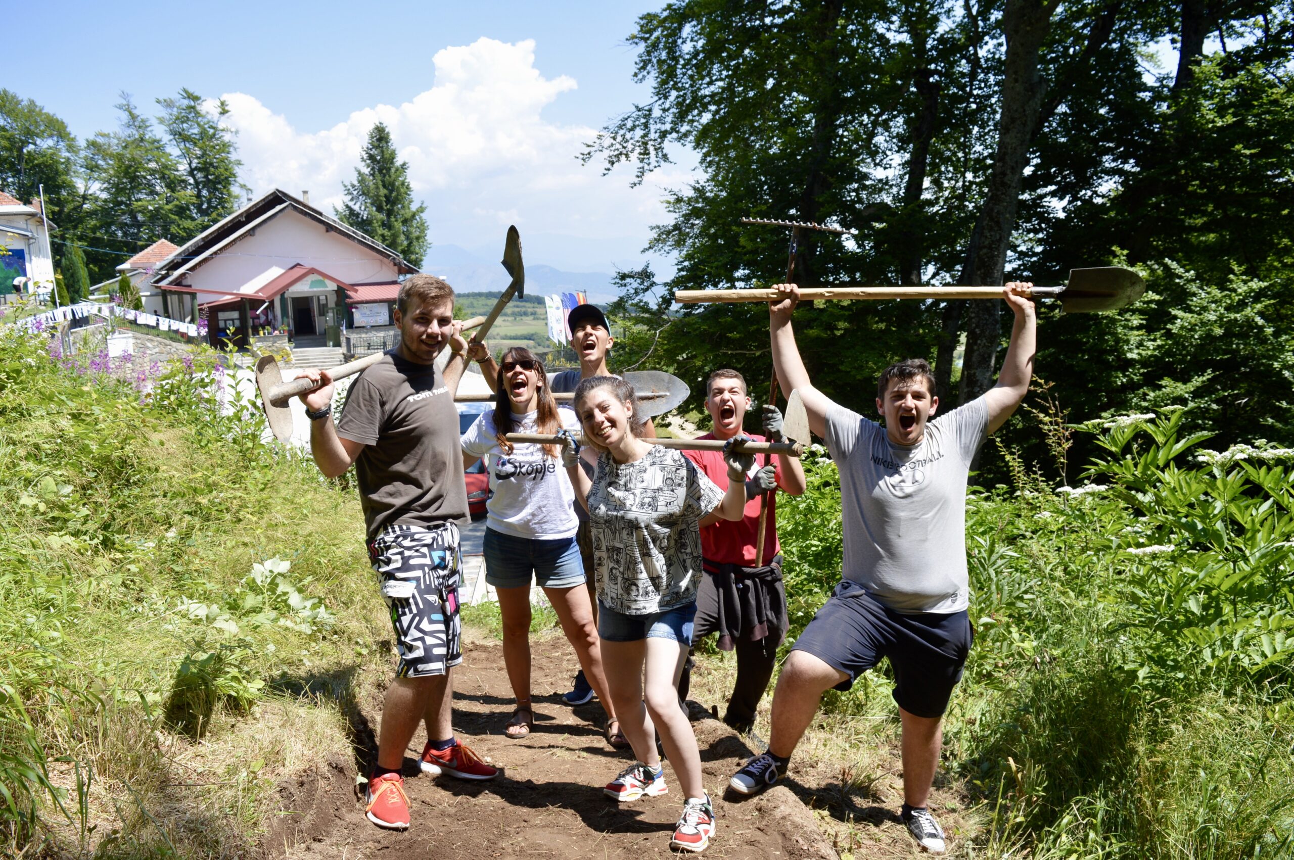 Волонтерски акции на камповите ГЛОУ и ИМЛП 2019